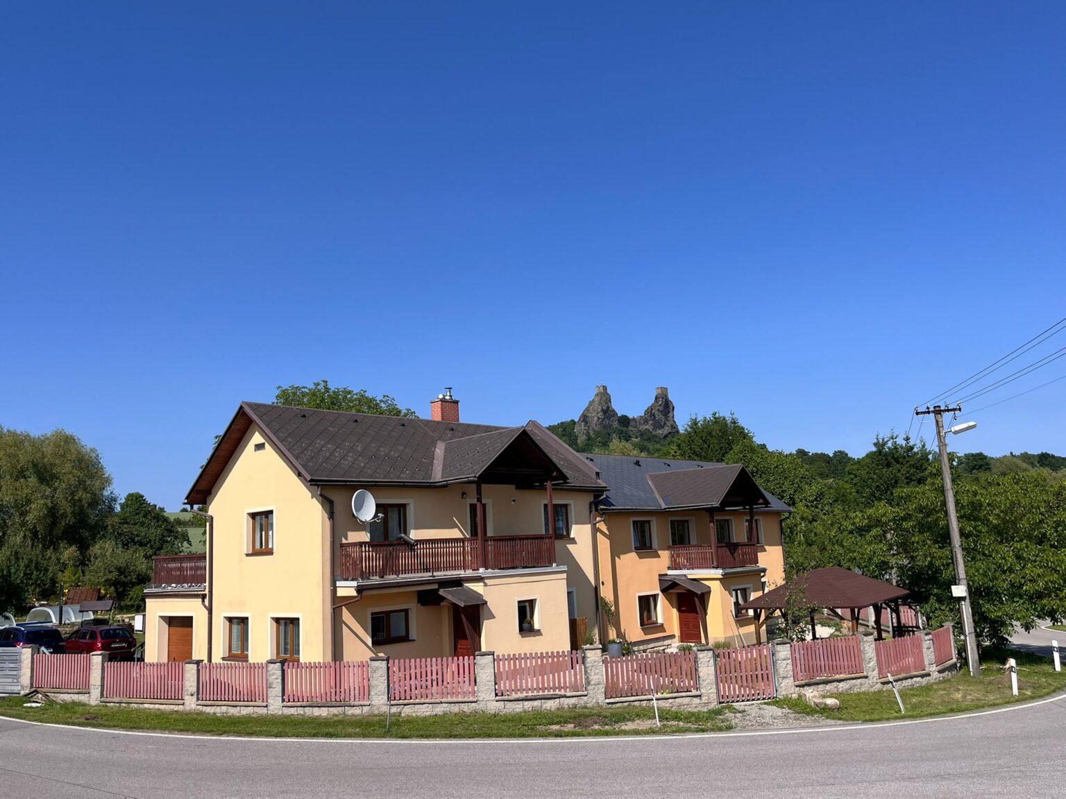 apartmany-zluty-dum-troskovice